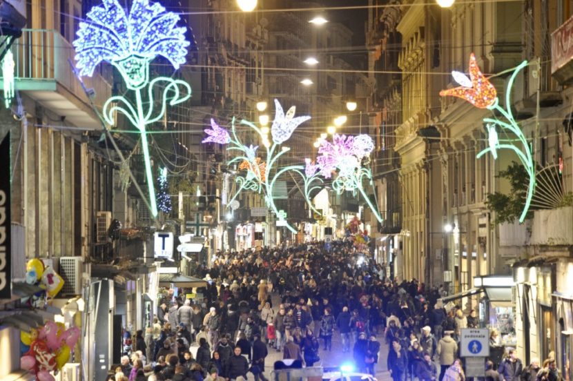 Napoli accende le sue Luminarie, magia e luci al Centro Storico
