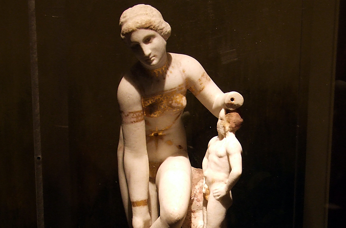 8 marzo a Pompei: la Venere in bikini torna a casa