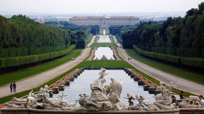 Da Napoli alla Reggia di Caserta: inaugurato il bus City Sightseeing