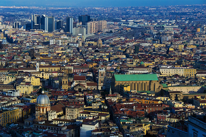 “Sfoglia Napoli” – La guida per scoprire Napoli attraverso le sue trasformazioni storiche e monumentali